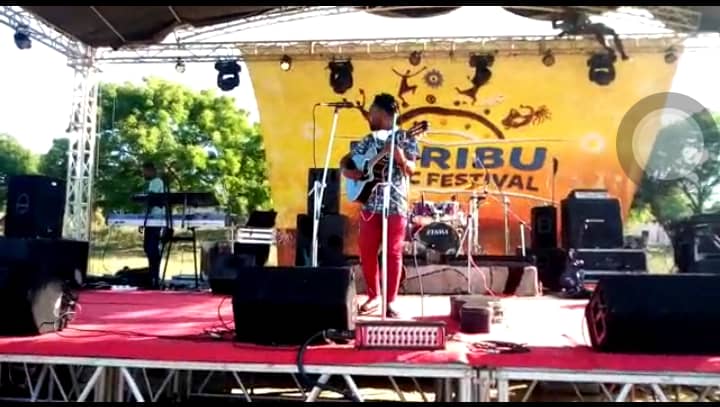 Karibu Festival Music 2018 : Fred Kabeya de la RDC a presté en 1ère journée