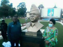 Le monument de Mobutu à l'equateur