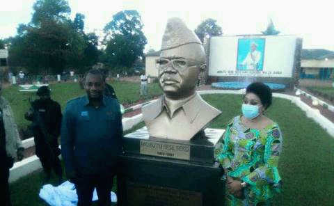 Le monument de Mobutu à l'equateur