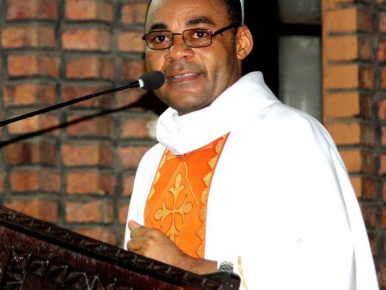 Retour de l’abbé Lusambo aux messes: “vraie leçon aux églises de réveil”